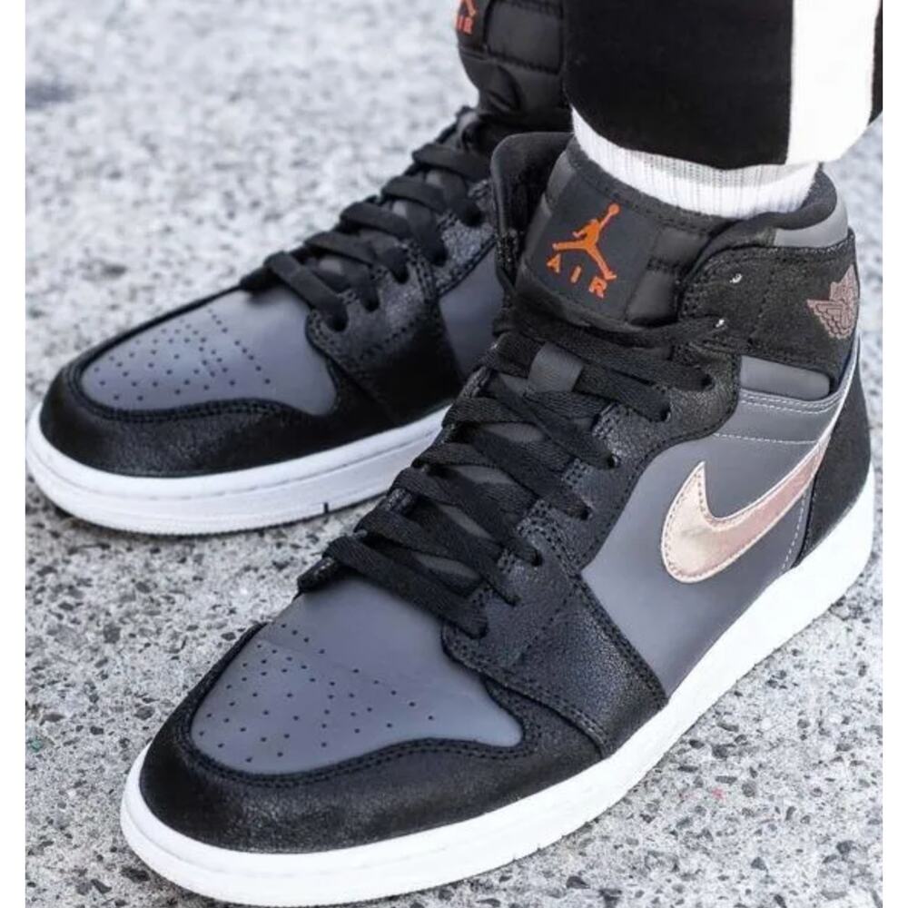 Nike Air Jordan 1 Retro High 'Bronze Medal' Mens 10 Black 332550 016 Sneakers